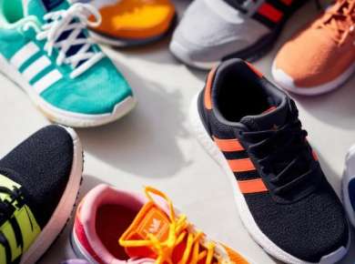 Verschiedene Adidas Schuhe in stilvollem Design.