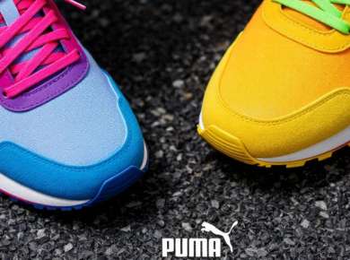 Puma Sneaker in bunten Farben auf texturiertem Untergrund.