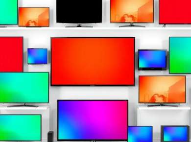 Verschiedene Modelle von Fernsehern in einer attraktiven Anordnung.