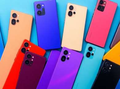 Verschiedene moderne Smartphones in verschiedenen Farben.